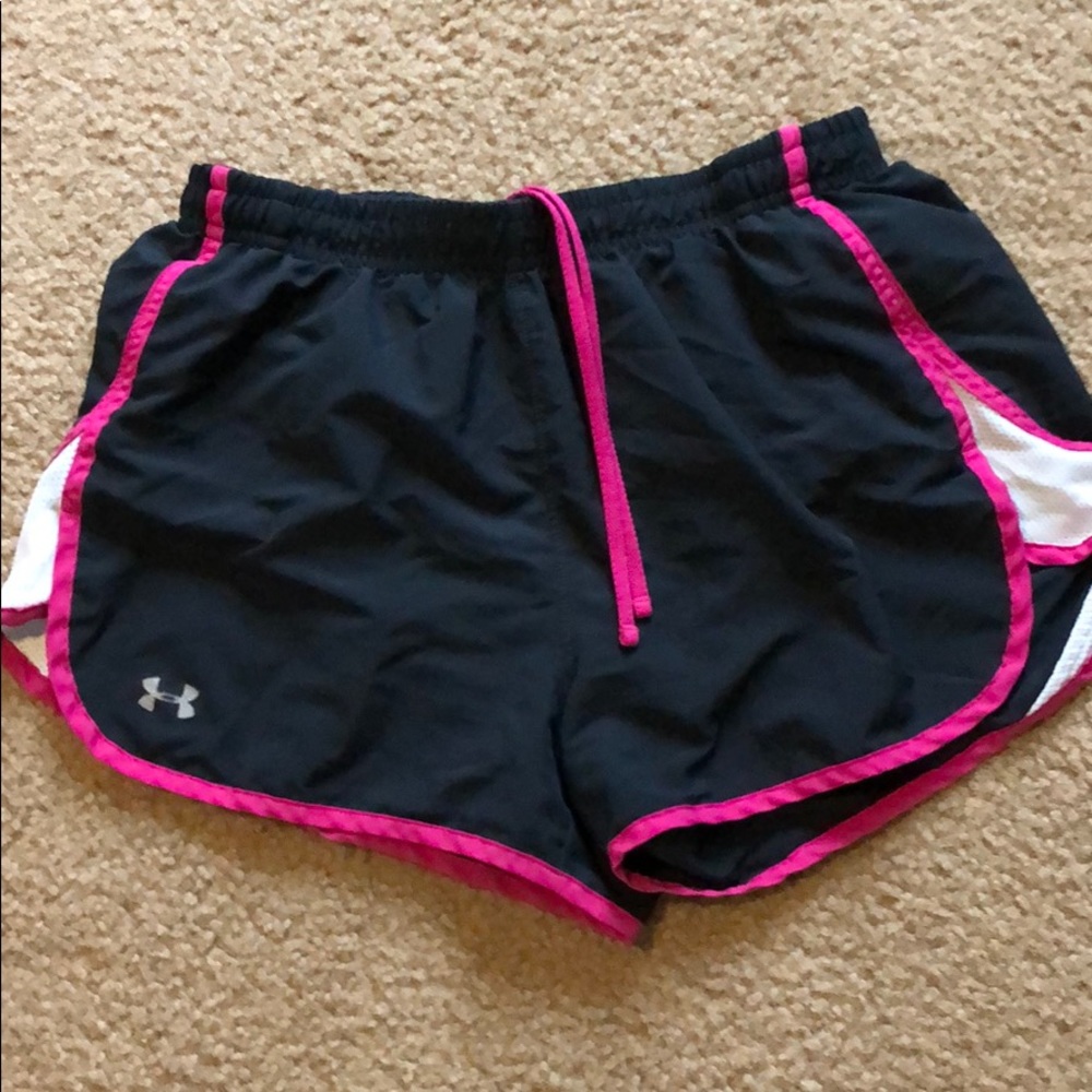 UNDER ARMOUR ladies running shorts